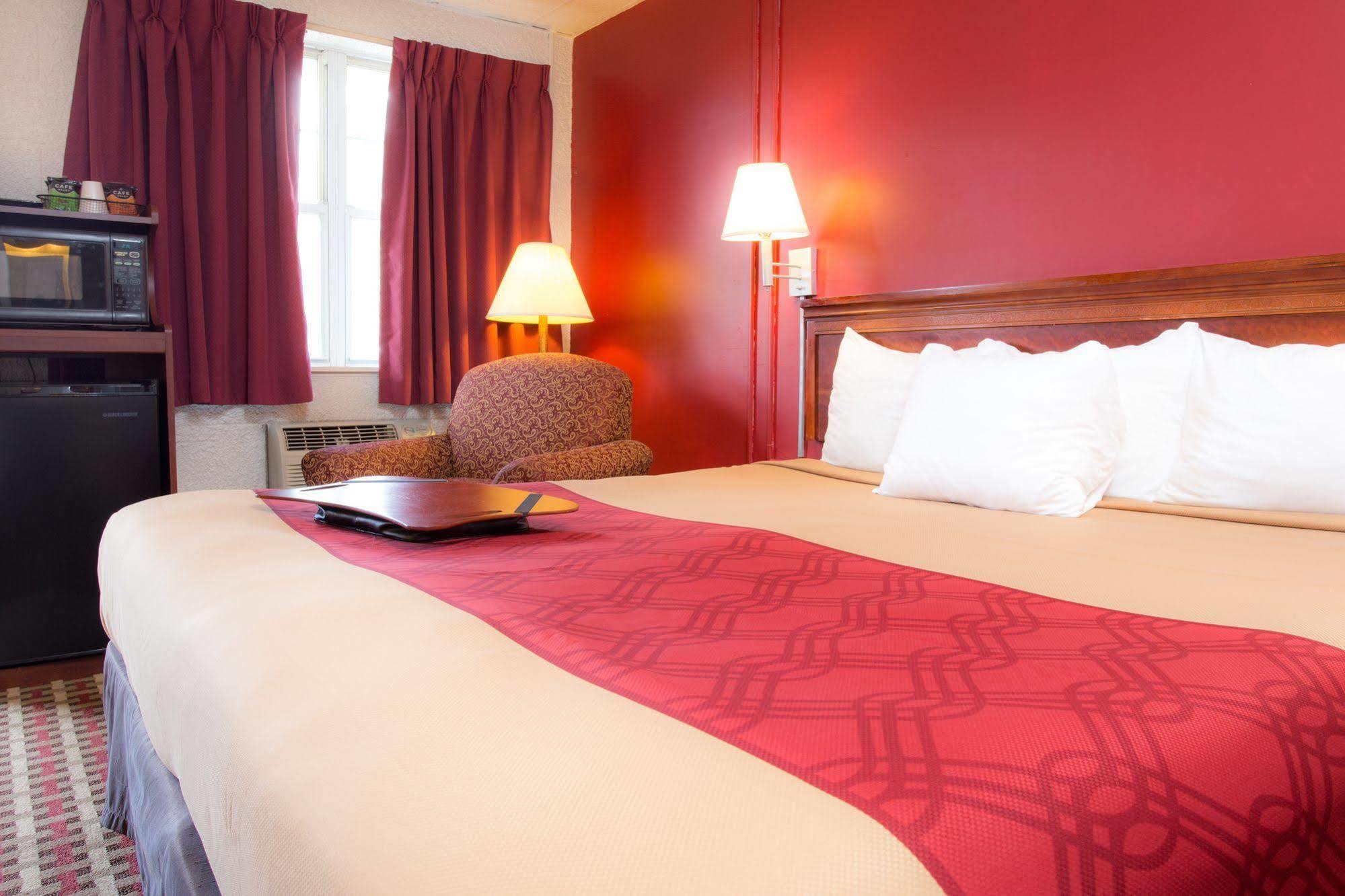 Econo Lodge Williamsport Buitenkant foto